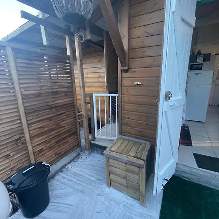Duo d’appartement séparé par un couloir situé au bord de la mer Le Moule Extérieur photo