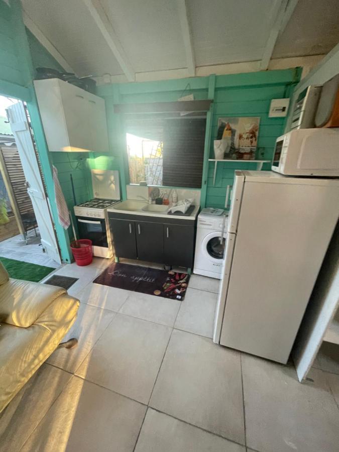 Duo d’appartement séparé par un couloir situé au bord de la mer Le Moule Extérieur photo