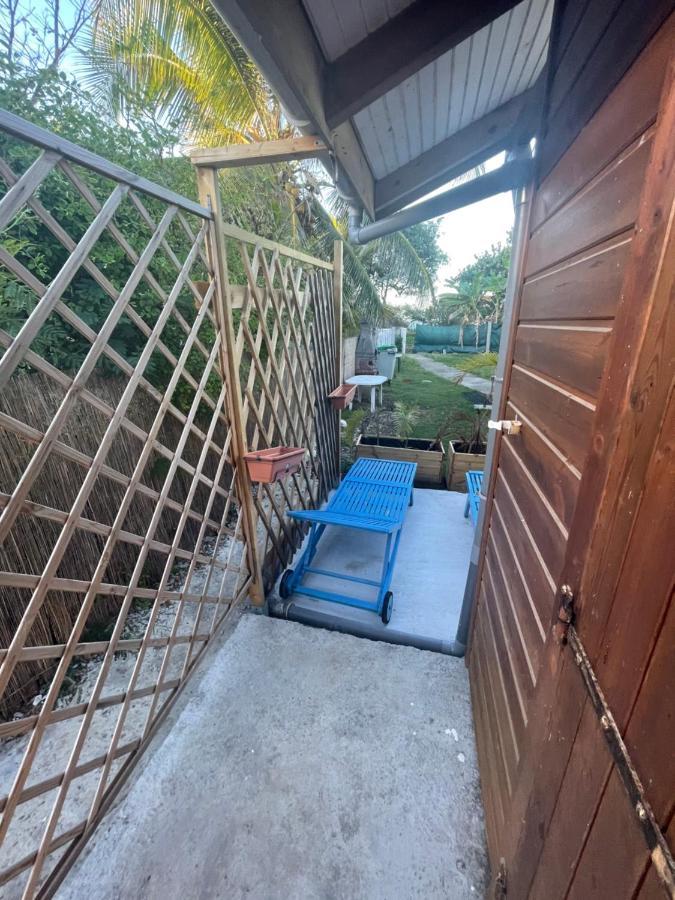 Duo d’appartement séparé par un couloir situé au bord de la mer Le Moule Extérieur photo