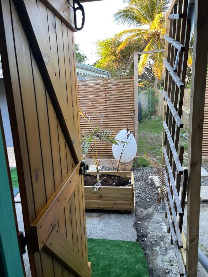 Duo d’appartement séparé par un couloir situé au bord de la mer Le Moule Extérieur photo