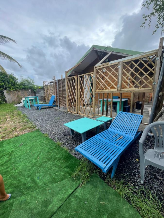 Duo d’appartement séparé par un couloir situé au bord de la mer Le Moule Extérieur photo