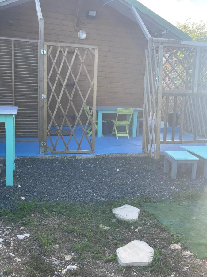 Duo d’appartement séparé par un couloir situé au bord de la mer Le Moule Extérieur photo
