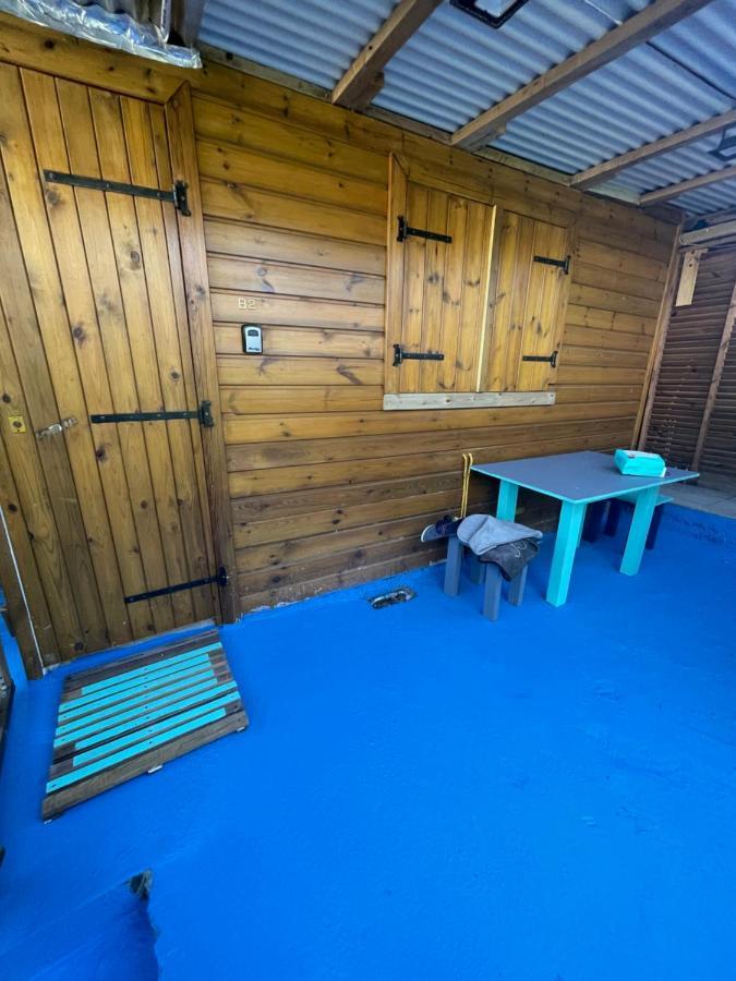 Duo d’appartement séparé par un couloir situé au bord de la mer Le Moule Extérieur photo