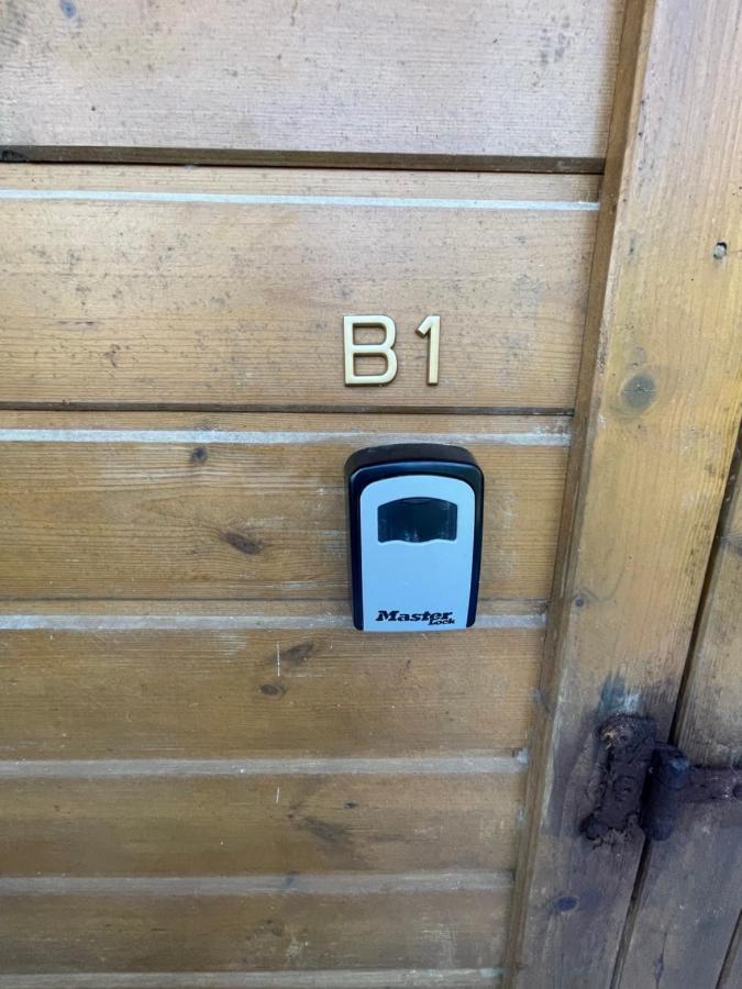 Duo d’appartement séparé par un couloir situé au bord de la mer Le Moule Extérieur photo