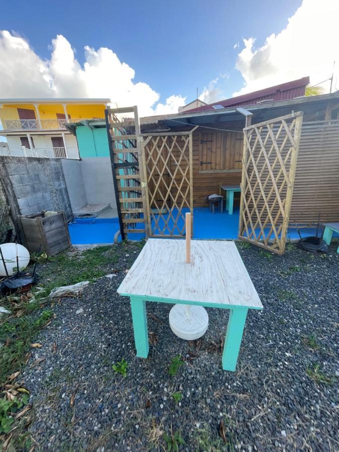 Duo d’appartement séparé par un couloir situé au bord de la mer Le Moule Extérieur photo