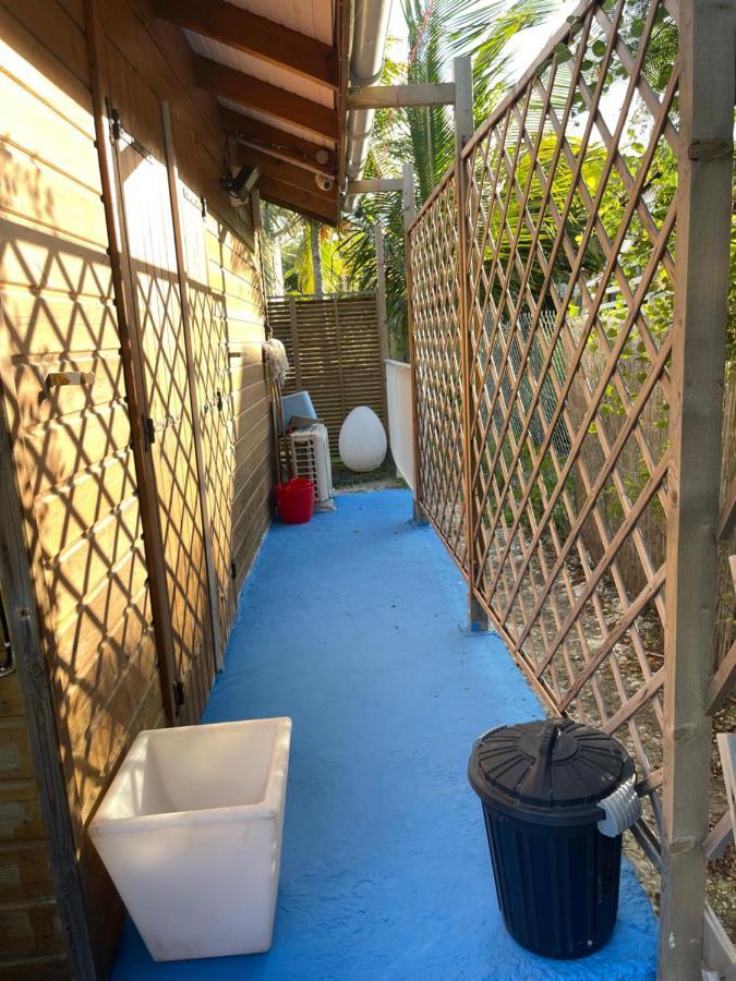 Duo d’appartement séparé par un couloir situé au bord de la mer Le Moule Extérieur photo