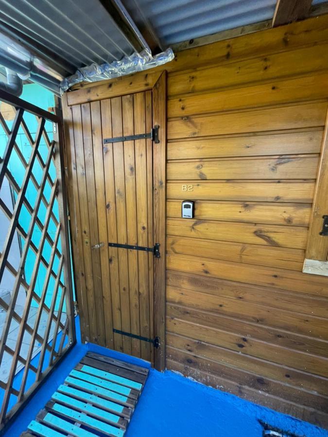 Duo d’appartement séparé par un couloir situé au bord de la mer Le Moule Extérieur photo