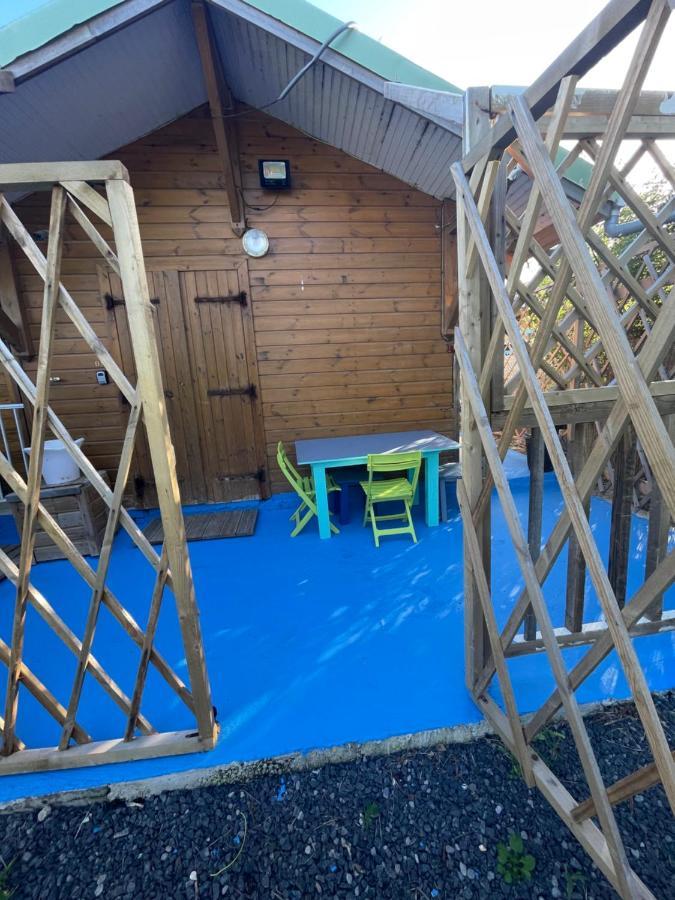 Duo d’appartement séparé par un couloir situé au bord de la mer Le Moule Extérieur photo
