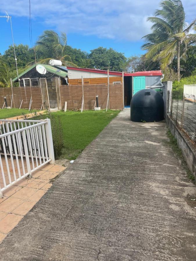 Duo d’appartement séparé par un couloir situé au bord de la mer Le Moule Extérieur photo