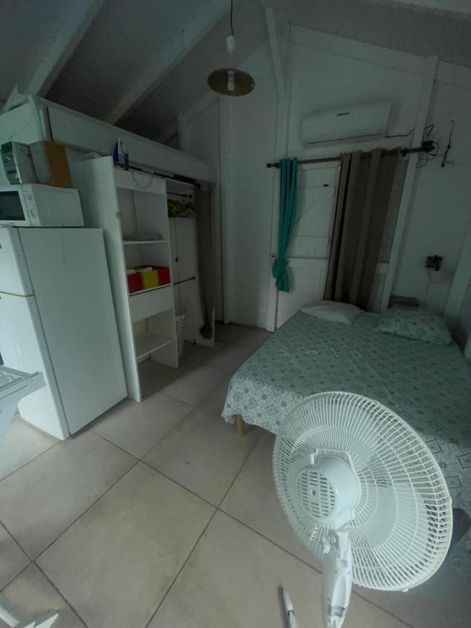 Duo d’appartement séparé par un couloir situé au bord de la mer Le Moule Extérieur photo