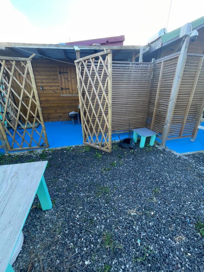 Duo d’appartement séparé par un couloir situé au bord de la mer Le Moule Extérieur photo