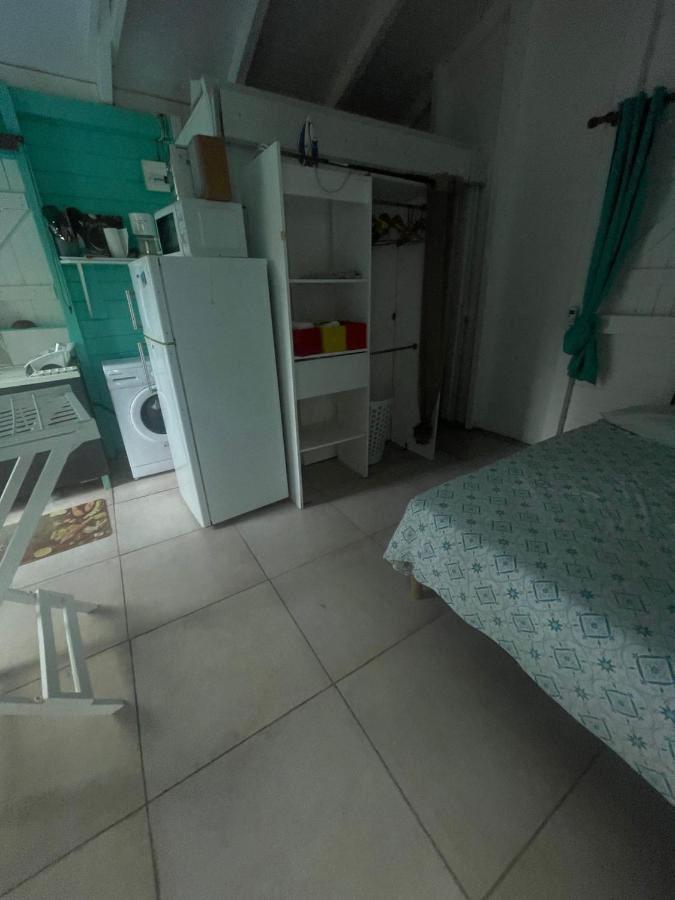 Duo d’appartement séparé par un couloir situé au bord de la mer Le Moule Extérieur photo