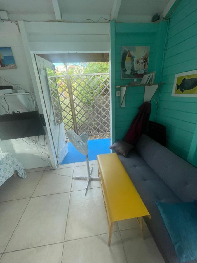 Duo d’appartement séparé par un couloir situé au bord de la mer Le Moule Extérieur photo