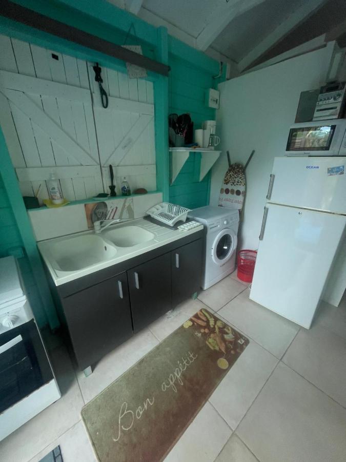 Duo d’appartement séparé par un couloir situé au bord de la mer Le Moule Extérieur photo