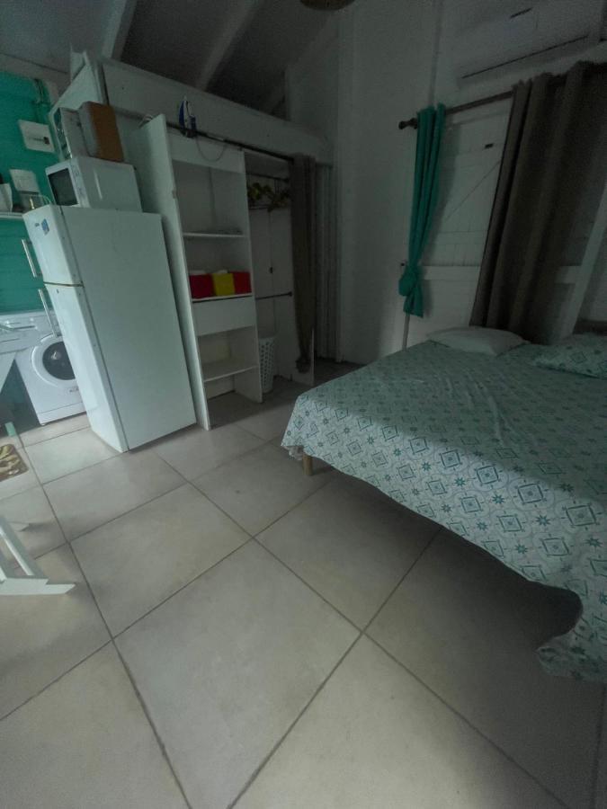 Duo d’appartement séparé par un couloir situé au bord de la mer Le Moule Extérieur photo